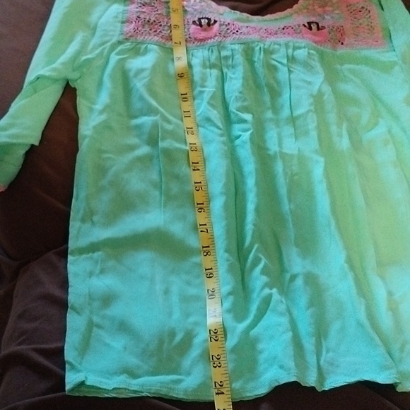 Handmade embroidery open back green 💚 with pink 🩷 blouse. - Picture 8 of 8